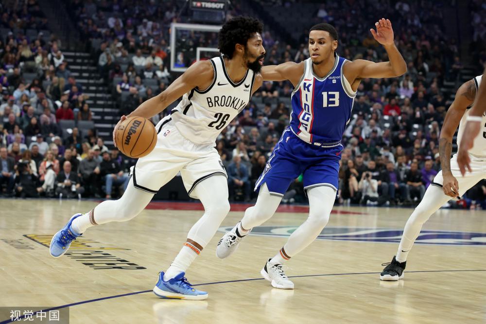 这位年轻的 这位年轻的